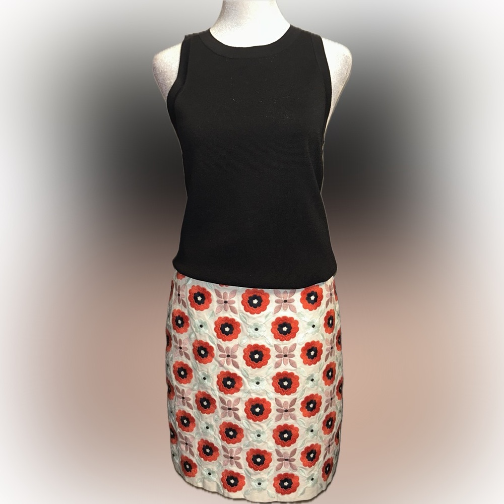 EUC Boden SZ 4 cream/red/green/lilac floral embroidered skirt w/rear zipper - Picture 2 of 9